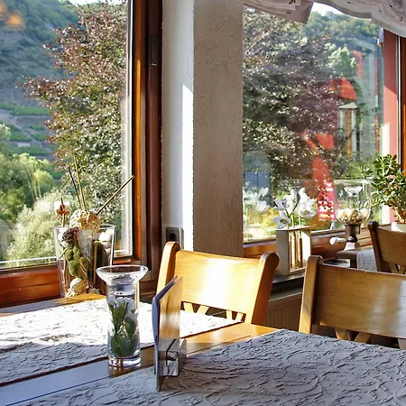 Hotel-garni-kachelburg فندق